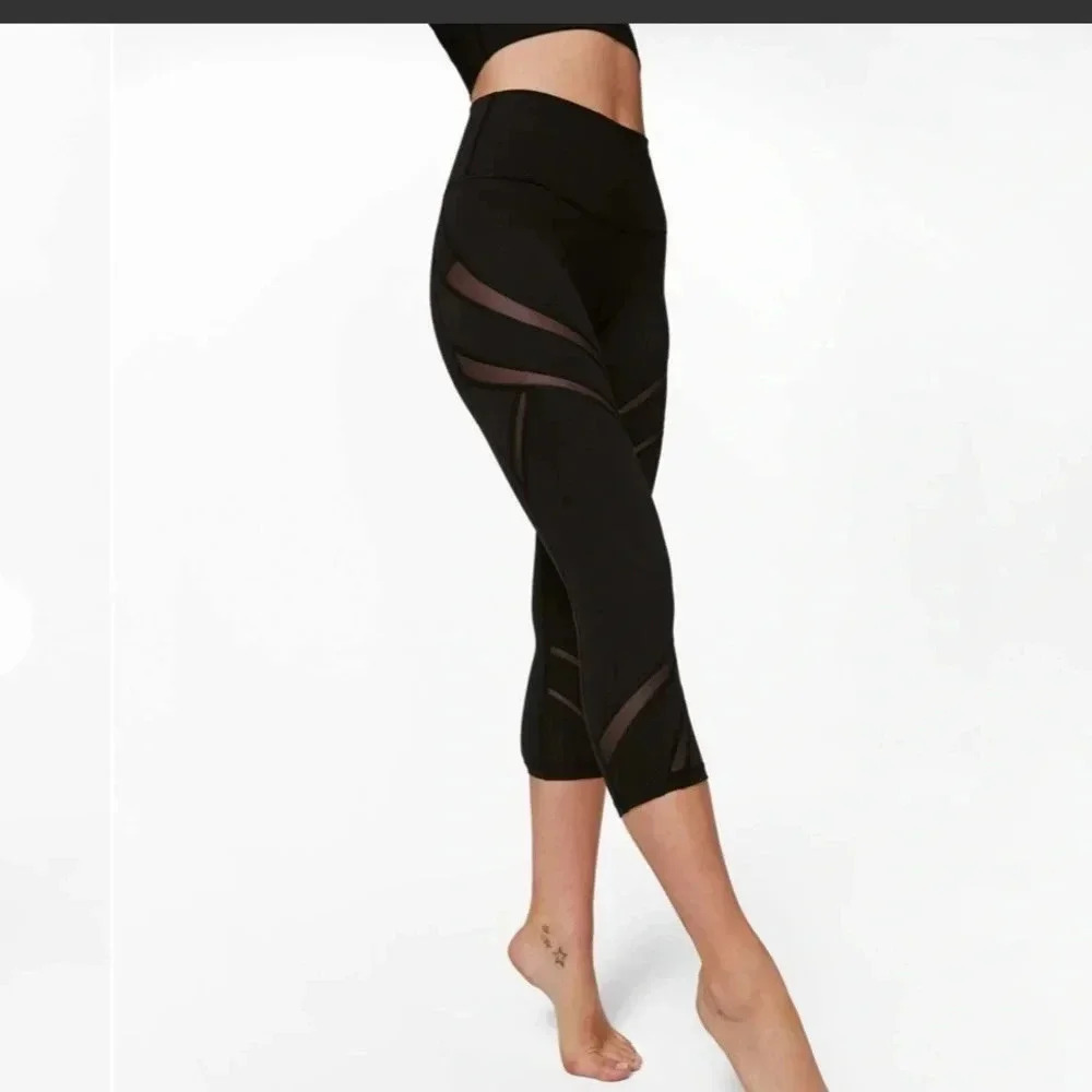 Lululemon Lululemon Wunder Under High-Rise
Crop 21" *Mesh
Black (First Release) - Picture 4 of 10